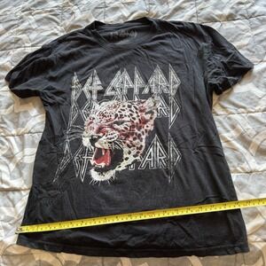 Def Leppard T-Shirt Black 2021 Tour Merchandise Leopard Graphic Unisex Size L